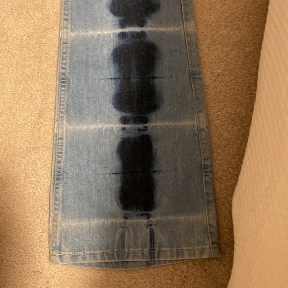 Amazingly cool manager tie dye flare bottom jeans - Picture 4 of 9
